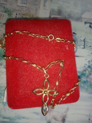9ct gold cross pendant on 18 inch chain