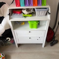 Baby changing table