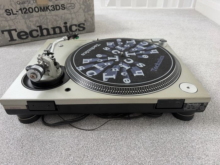 Technics SL1200 mk3Ds