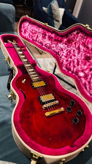 Gibson Les Paul Studio Wine red / golden hardware (no cm case)