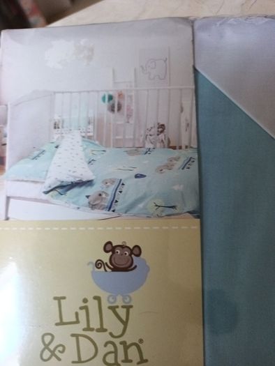 Lily & Dan Cot Duvet  Set.   B.N.W.T  S. 120cm x 150cm.