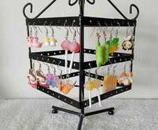 Earring stand plus earrings B