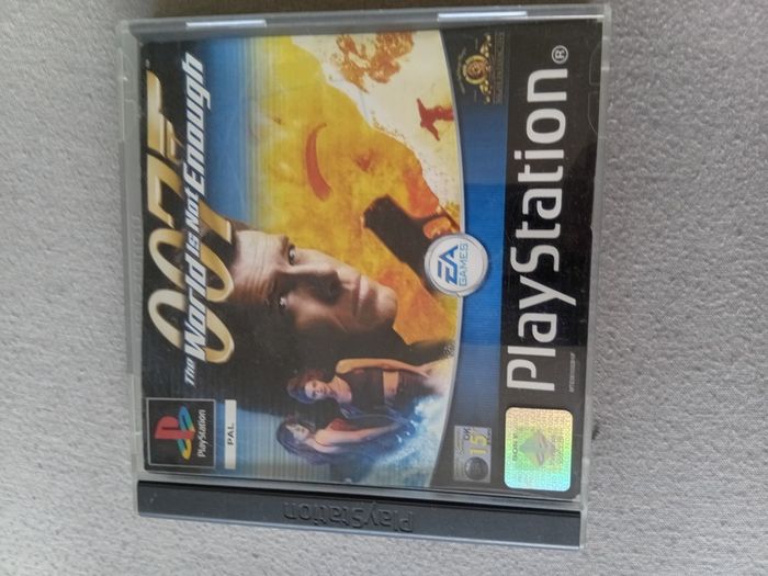 007 The World Is Not Enough - PlayStation 1 Game