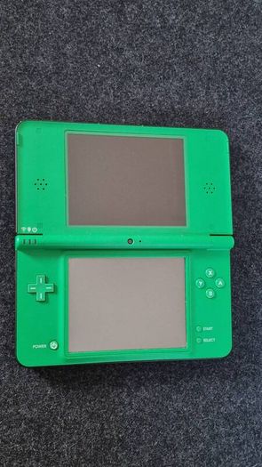 Nintendo DSi XL Green Console 8 Games Bundle