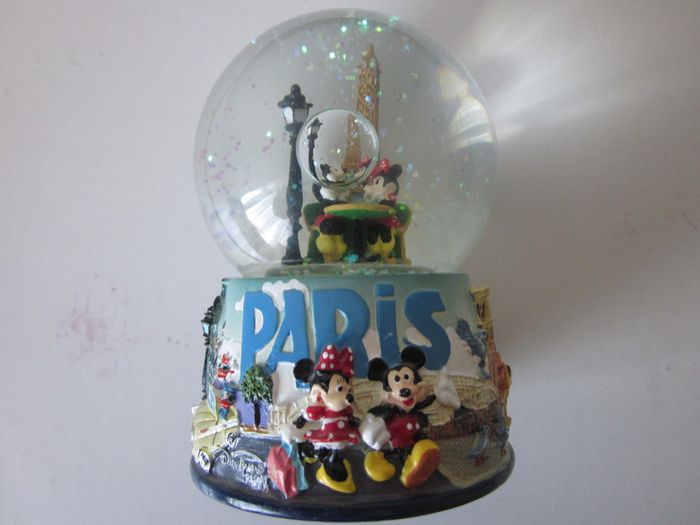 Disney Mickey Minnie Paris Eiffel Tower Snow Globe