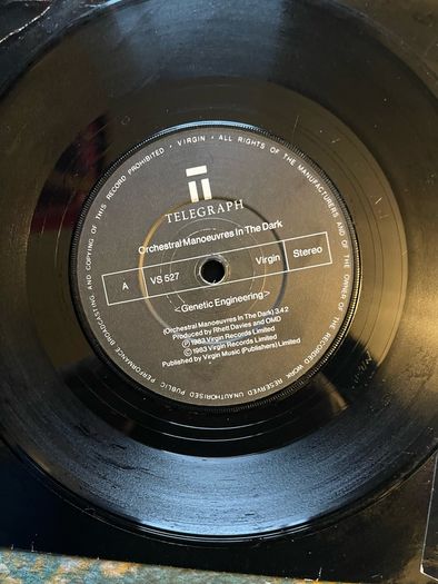 2 x OMD. Singles Sailing on the seven seas and genetic engineering vinyl record in vg+ condition 5 euros each or both for 8