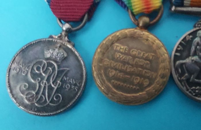 World War 1 Group of MINATURE Medals