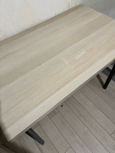 desk - 100 cm w x 60 cm L  70cm tall