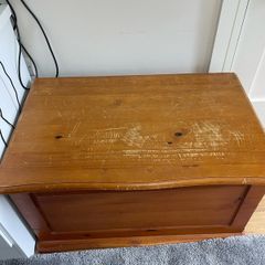 free toy / storage box