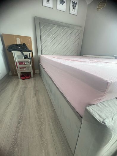 kingsize bed and mattress