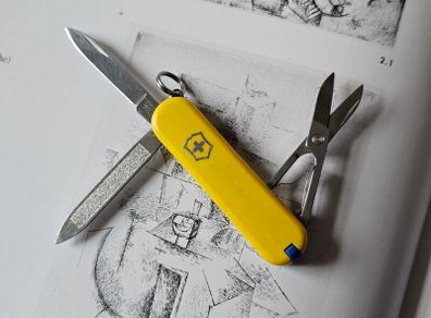 Victorinox Classic 58mm Swiss Army Knife Keychain tool