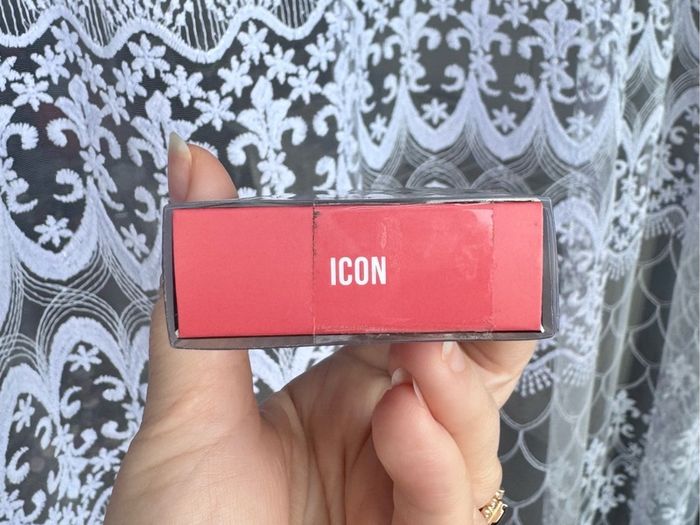 Huda Beauty Liquid Matte Lipstick - Icon - New & Sealed