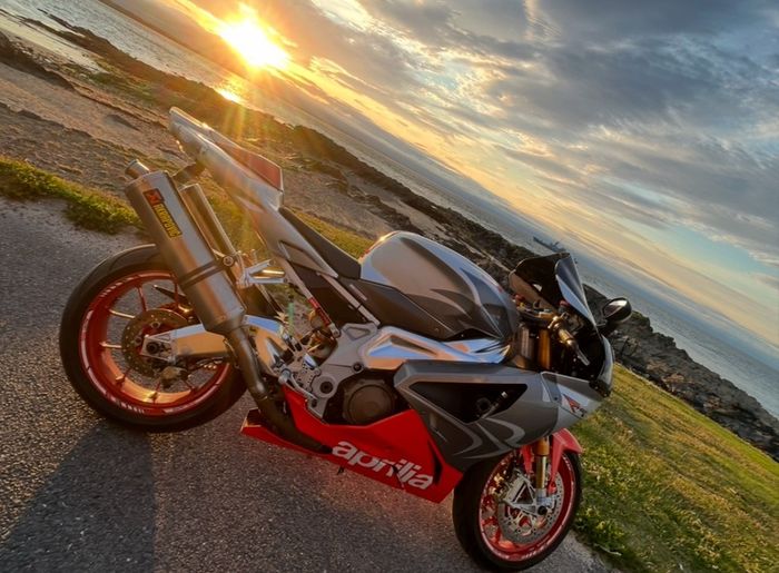 Aprilia RSV1000/ Rv60