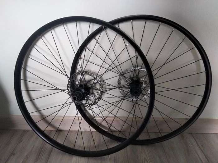 Mountain bike wheels 12 speed.