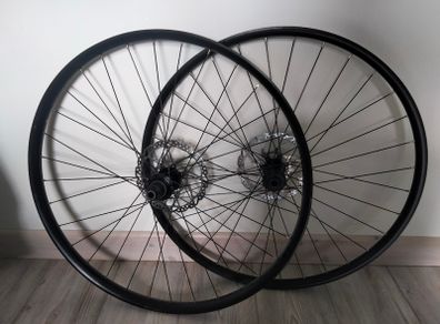 Mountain bike wheels 12 speed.