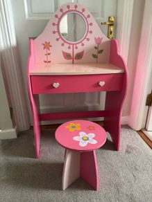dressing table girls