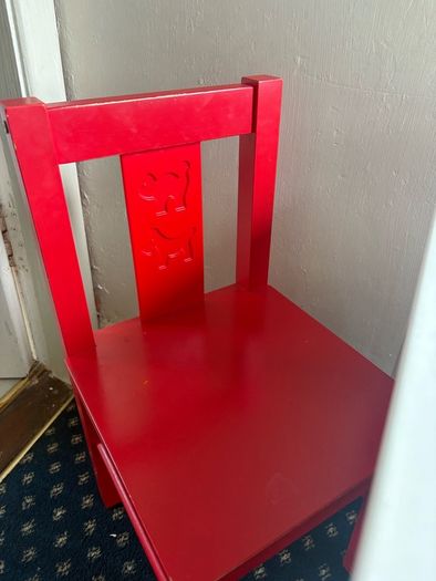 Kids table and chairs