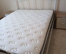 Fleur cream metal bedrame & new matress