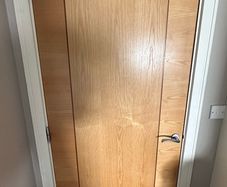 Wooden door (203x81x4.5cm)
