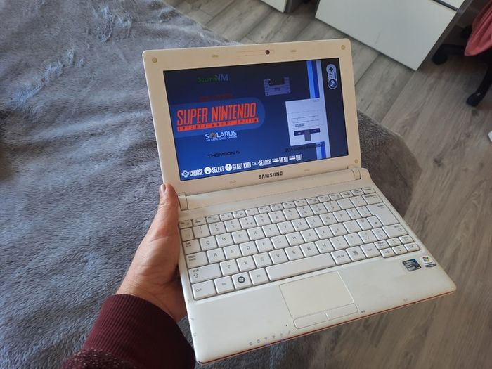 Samsung netbook with Retro gaming Operating system