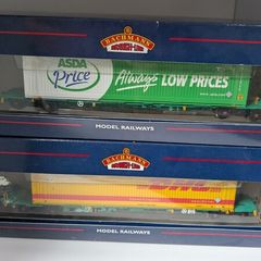 Bachmann branchline intermodal wagons with containers X4