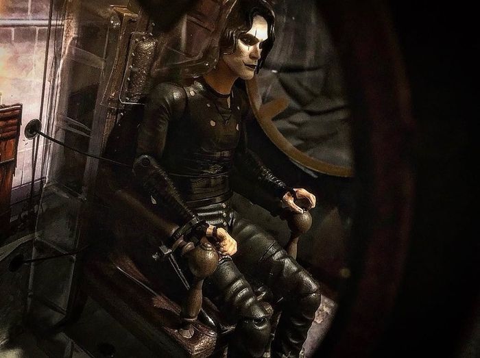 The Crow Diamond Select in Chair 2021