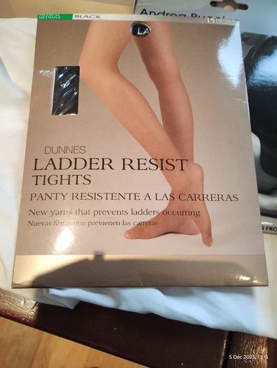 21 pairs of Tights, new (25367)