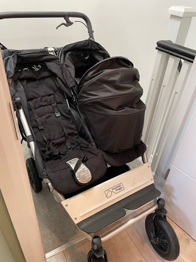Mountain buggy duet with newborn carry cot and buggy board, complete set for 3 children