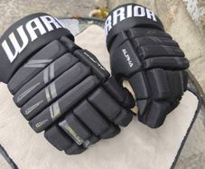 Warrior DX4 hockey gloves senior small