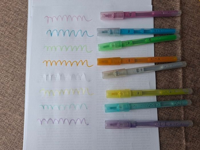 Sparkling glitter markers