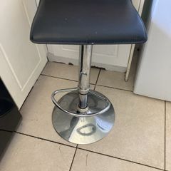 Adjustable swivel chair