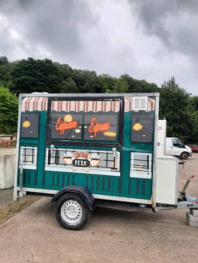 Mobile catering trailer