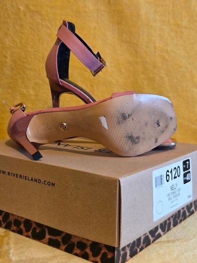 Beatiful pink heels, size 7