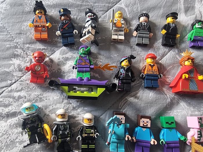 Lego minifigs mixed sets x 24