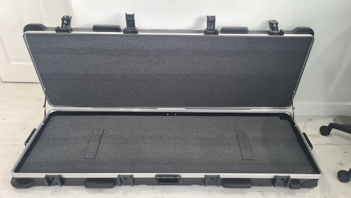 SKB ATA 88 note slimline case "foam and keys!"