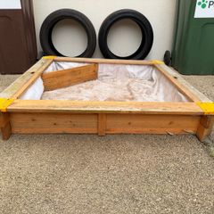 Wood raised garden bed Sand Pit