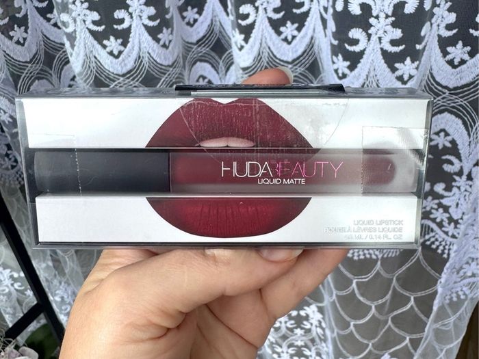 Huda Beauty Liquid Matte Lipstick - FAMOUS - New & Sealed