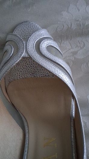 Sandal silver
