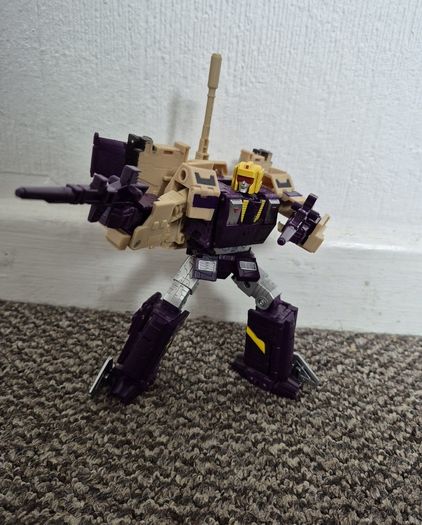 Transformers Legacy Blitzwing