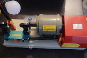 Key cutting machine
