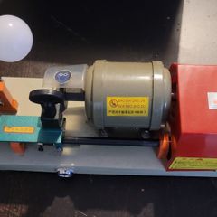 Key cutting machine