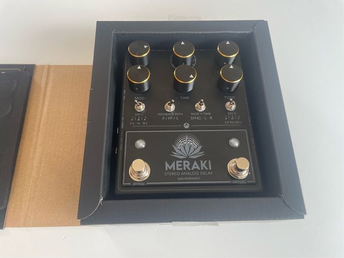 Walrus Audio Meraki Stereo Analog Delay - Limited Black Edition - Mint