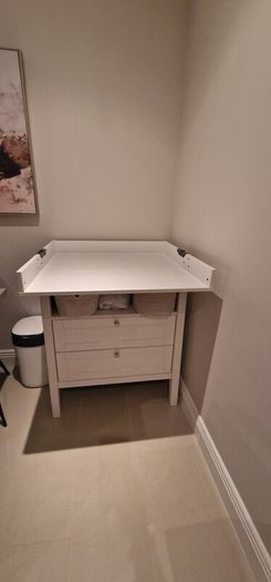 Changing table/chest of drawers/ white