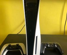 Playstation 5 1TB with 2 controllers disc drive edition