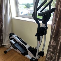 Cross trainer