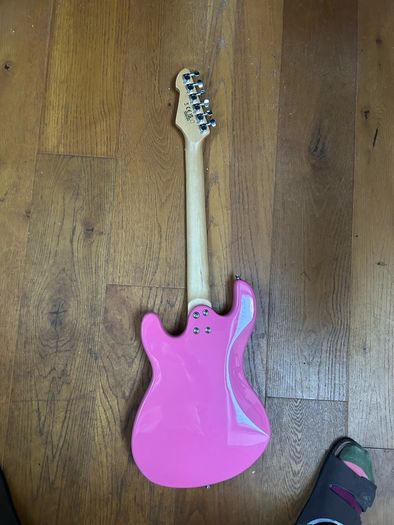 3/4 size guitar