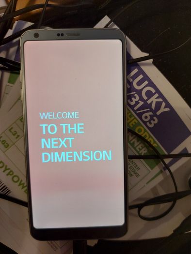 LG G6 mobile phone, 32GB, sim tray missing, excellent cosmetic condition otherwise
