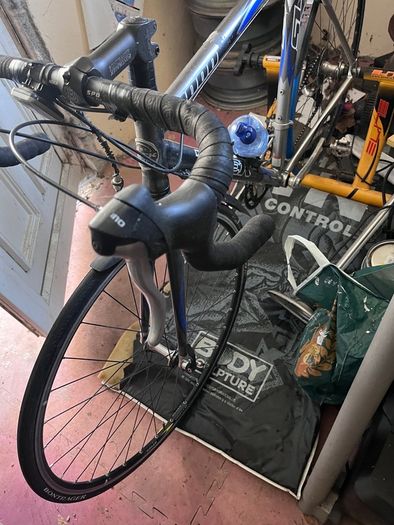 trek 1000 SL 56 frame turbo trainer included