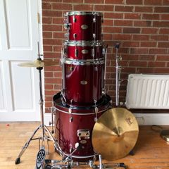 Pearl Forum Series Drum Kit w/ Hardware + Cymbals