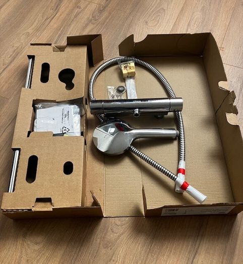 Sonas mixer shower tap and rail